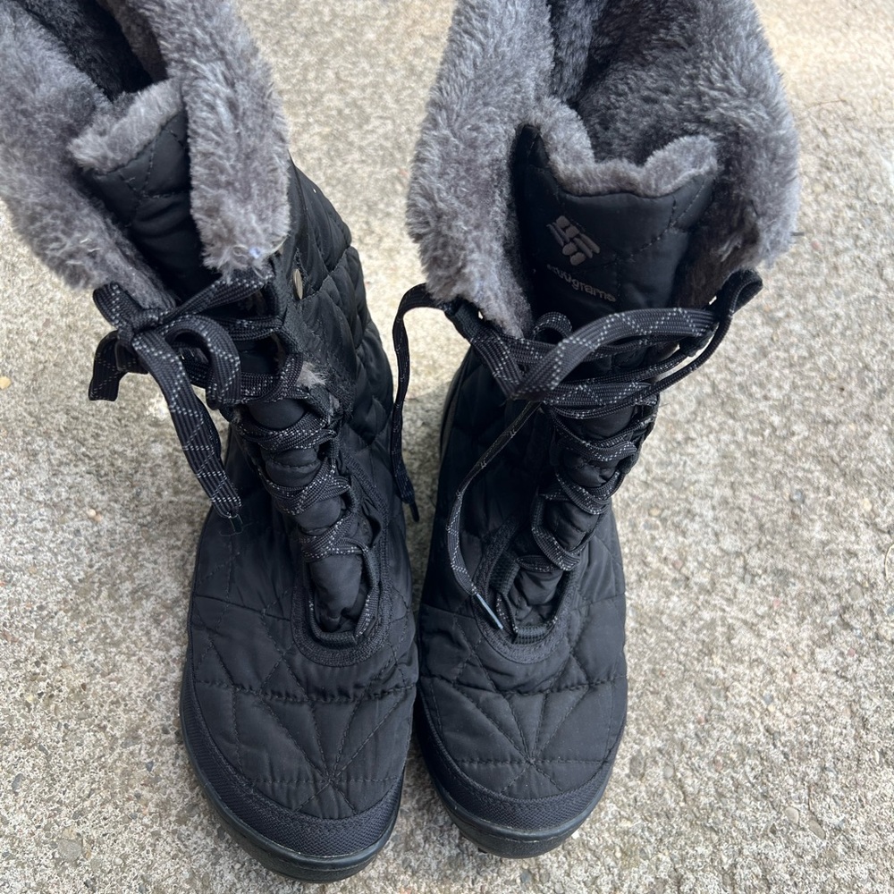 Columbia Women's Quilted Black Winter Boots